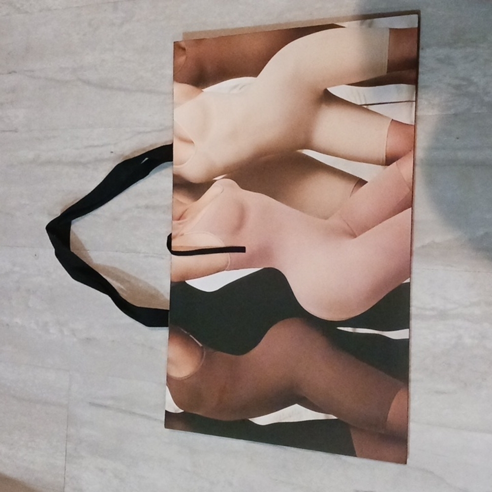 Brand New Kim Kardashian Skims Gift Bag Medium